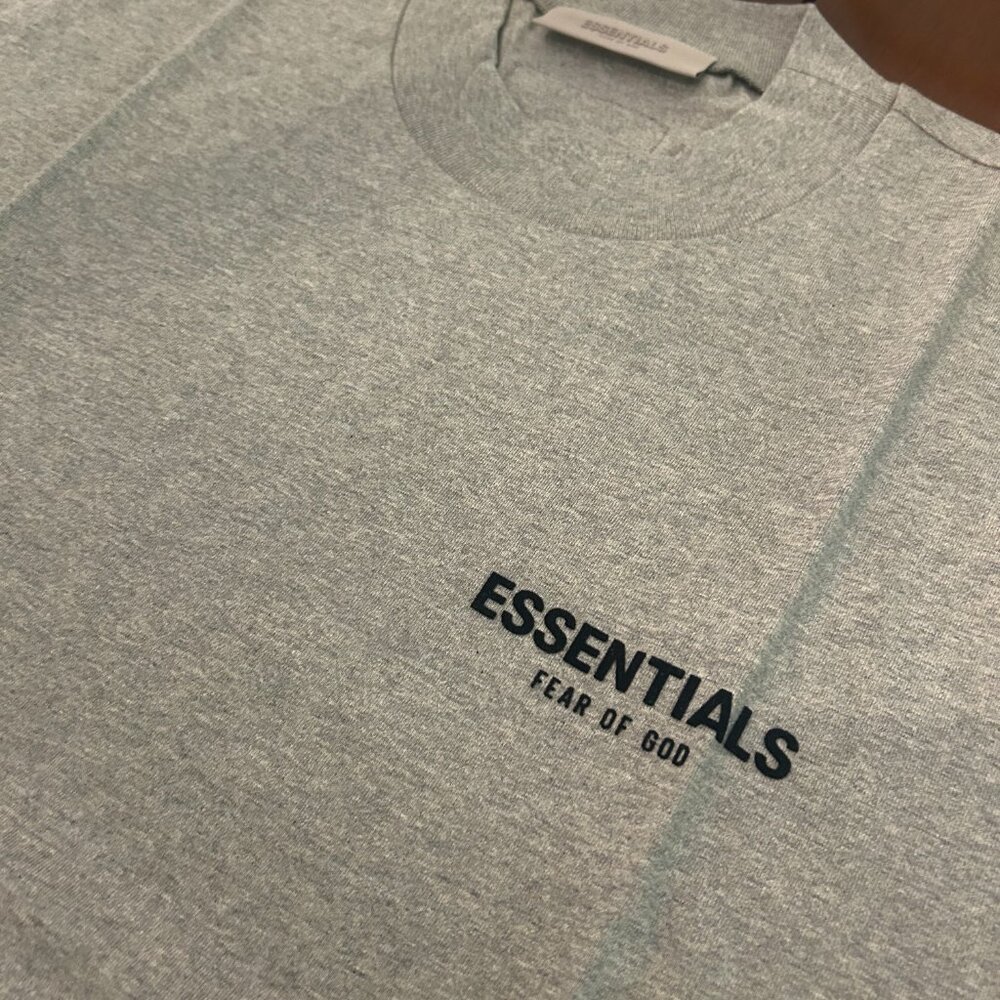 Essentials Fear of God Gray T-shirt Size M